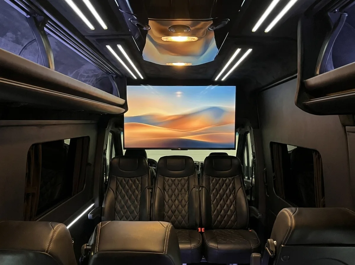 Pantalla de 50 pulgadas a bordo de la van ViVIP